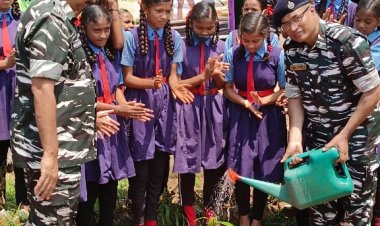 ग्राम खण्डवा में सीआरपीएफ कैम्प थनौद के अधिकारियों एवं कार्मिकों द्वारा वृक्षारोपण किया गया।
