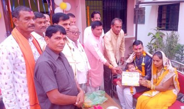 उपरवारा मे बेटी बचाओ बेटी पढ़ाओ के पदाधिकारियों ने की कन्या पूजन।