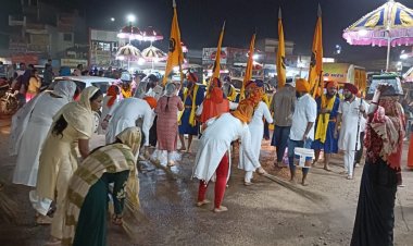 अभनपुर में नगर कीर्तन के साथ निकाली गई शोभायात्रा