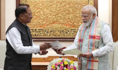 बस्तर 2.0 की शुरुआत: मुख्यमंत्री साय ने प्रधानमंत्री मोदी को सौंपा विकास का ब्लूप्रिंट, बस्तर आने का दिया आमंत्रण…